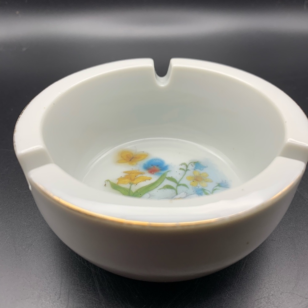 Vintage fine Porcelain Blue Birds Ashtray/Jewelry holder🌹